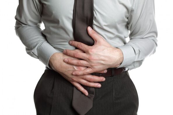 Les maux d’estomac sont un effet secondaire des remèdes maison pour le rajeunissement. 